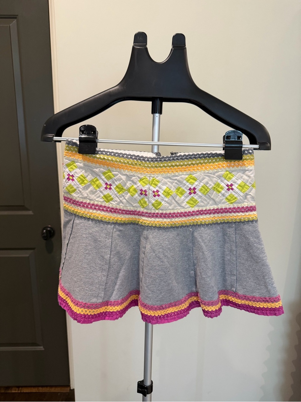 Free People Gray Embroidered Pleated Mini Skirt Size 0